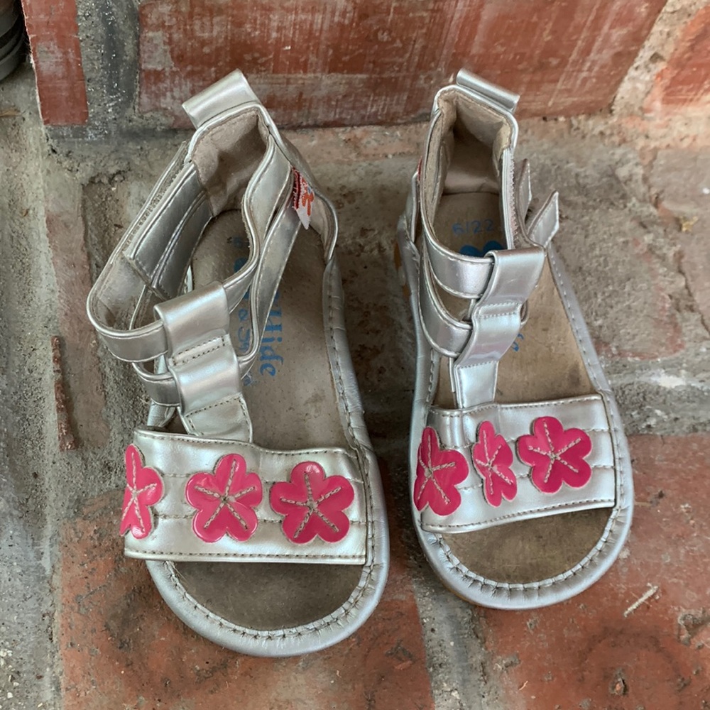 Wee Squeaks toddler squeaking sandals